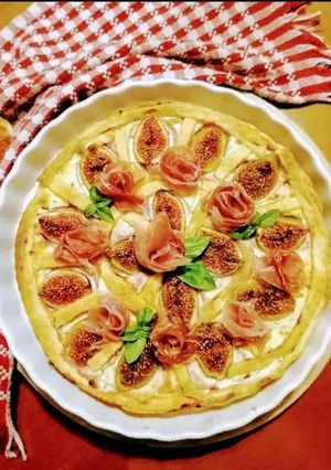 O poză a rețetei Tartă cu ricotta, smochine și prosciutto crudo.