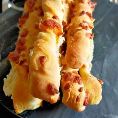 A picture of Twisted Garlic Bread.