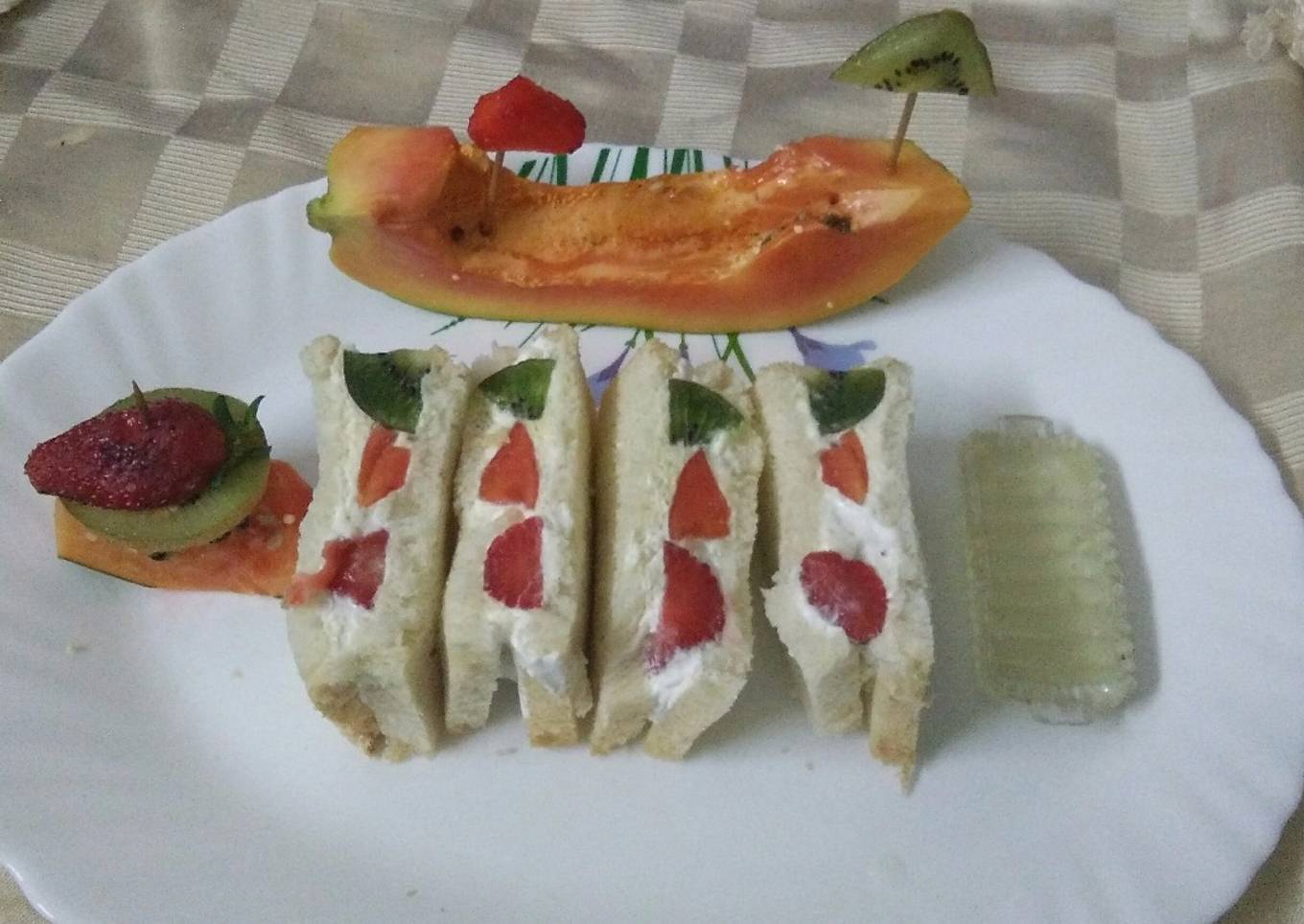 Sandwich with fruits