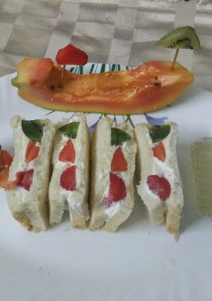 A picture of Sandwich with fruits.