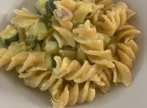 Foto di Fusilloni zucchine uova e pancetta