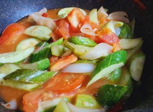 Hình của món Dưa leo xào cà chua hành tây.