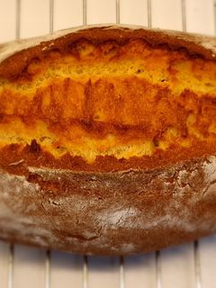 Una foto de Pan casero de kamut, con biga