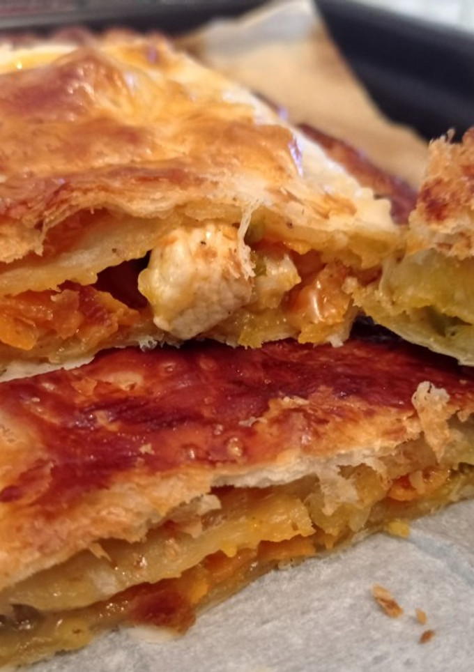 Una foto de Empanada de pollo y verduras