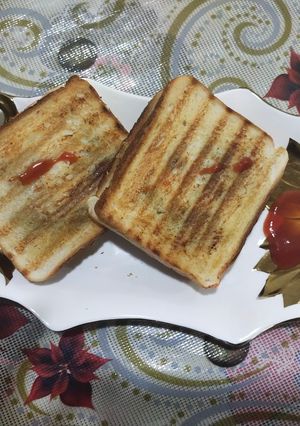 A picture of Sandwich 🥪🥪.