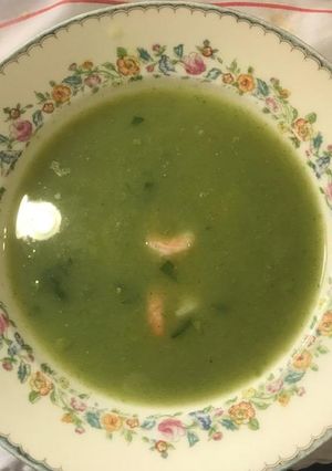 Una foto de SOPA DE CAMARONES 🍤 CON EPAZOTE