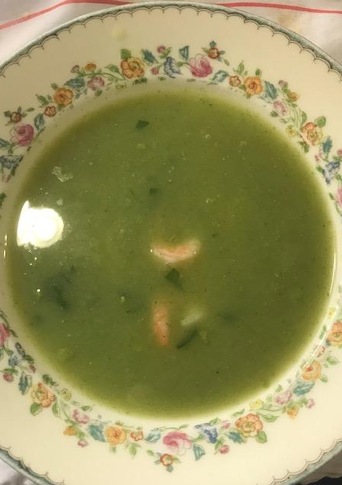 Una foto de SOPA DE CAMARONES 🍤 CON EPAZOTE
