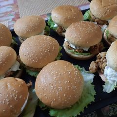 A picture of Zinger burgers.