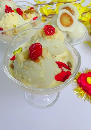 चाव डम्पलिंग रसमलाई (Chawal dumpling rasmalai recipe in Hindi) रेसिपी मुख्य फोटो