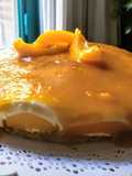 Cheesecake con coulis de duraznos