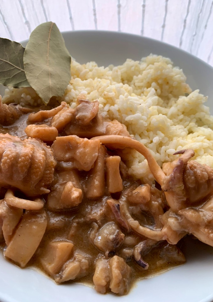 Una foto de Sepia encebollada con sidra en Thermomix