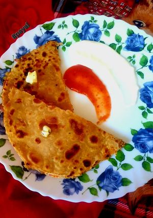 टिफिन वाला स्वादिष्ट आलू पराठा रेसिपी मुख्य फोटो