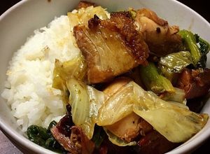 Una foto de Costilla Crispy salteada con Lechuga