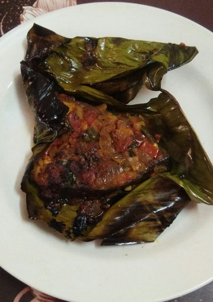 வாழை இலை மீன் பொரிச்சது செய்முறை முக்கிய புகைப்படம்