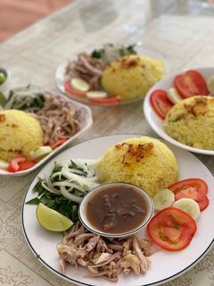 Hình của món Cơm gà Hội An.