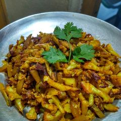 A picture of Aloo cauliflower fry.