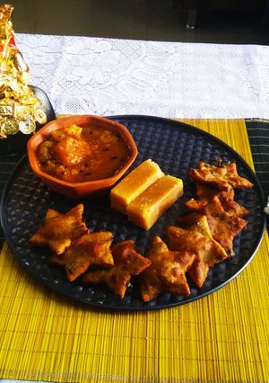 A picture of Star Shape Bajra methi poori with aloo sabji.