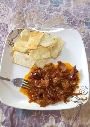 A picture of Fried yam with Beef sauces.