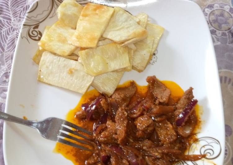Fried yam with Beef sauces