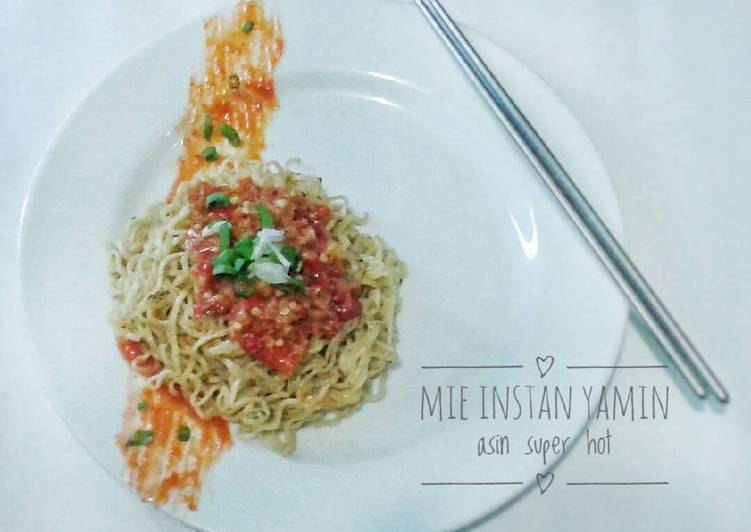  Resep  Mie  instan yamin asin super hot  oleh Dewysuci 