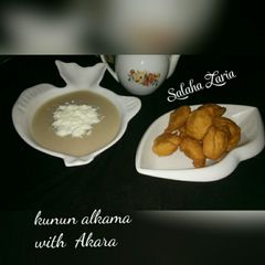 A picture of Kunun Alkama with Akara.