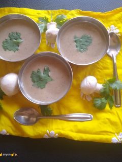 मशरूम सूप (mushroom soup recipe in marathi) रेसिपी चे मुख्य फोटो