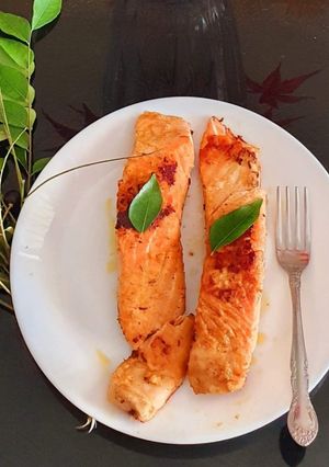 স্যালমন/ভেটকি তাওয়া তন্দুরি (salmon / bhetki tawa tandoori recipe in Bengali) রেসিপির প্রধান ছবি