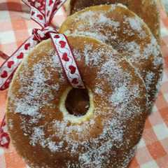 A picture of Ciambelle fritte con lo zucchero.