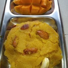 A picture of Mango Suji Halwa / Mango Sheera.