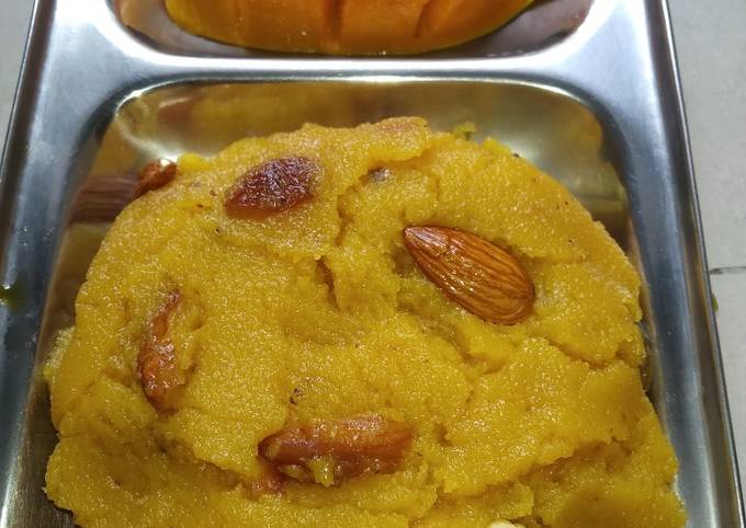 Mango Suji Halwa / Mango Sheera