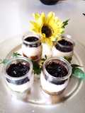 Flan de queso con bizcocho y mermelada