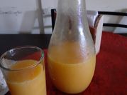 Una foto de jugo de mango