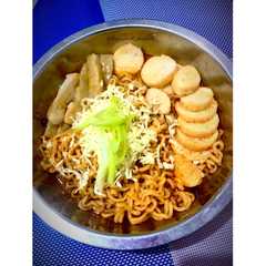 A picture of Rabokki Ala2 With Mie Sedap Korean Spicy Soup.