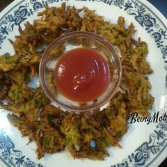 A picture of Onion-Capsicum Pakoras.