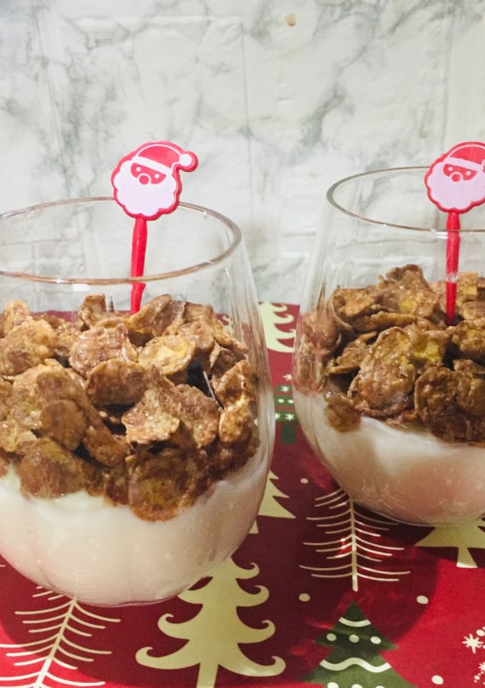 Una foto de Yogur con Flocos de Maíz Sabor Chocolate  🍫