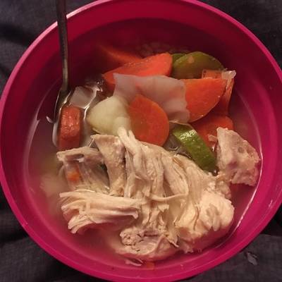 Caldo de pechuga de pollo con verduras ? Receta de Alejandra Medina-  Cookpad