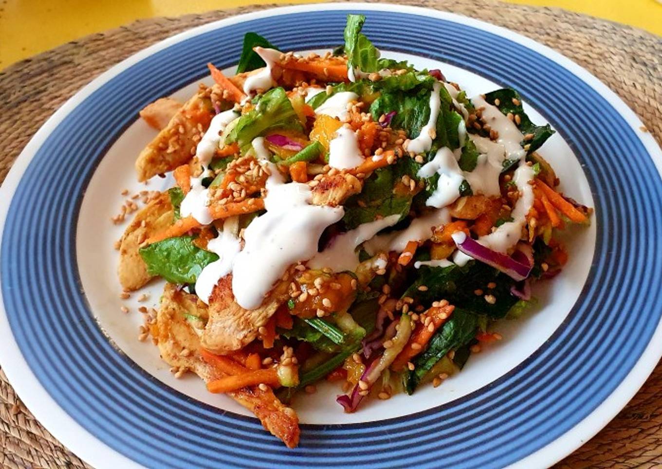 Ensalada de pollo con mango