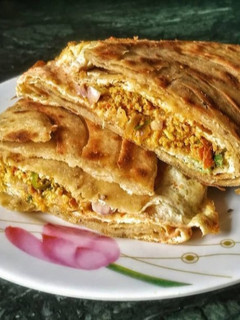 अंडा भुर्जी पराठा (anda bhurji paratha recipe in Hindi) रेसिपी मुख्य फोटो