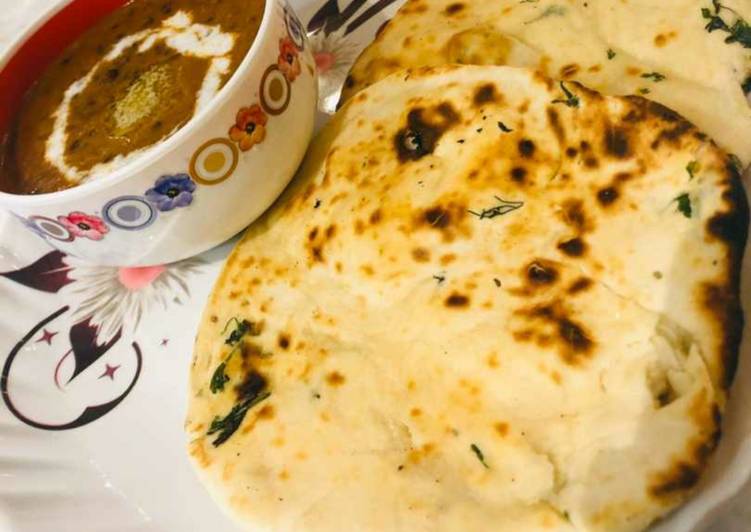 Garlic kulcha with dal makhani