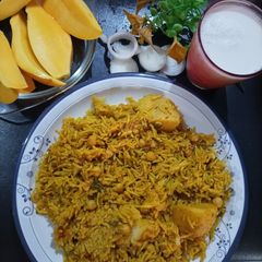 A picture of Aloo chane ki tahiri.