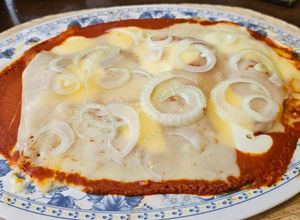 Una foto de Enchiladas suizas rojas