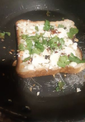 गार्लिक ब्रेड (Garlic bread recipe in Hindi) रेसिपी मुख्य फोटो