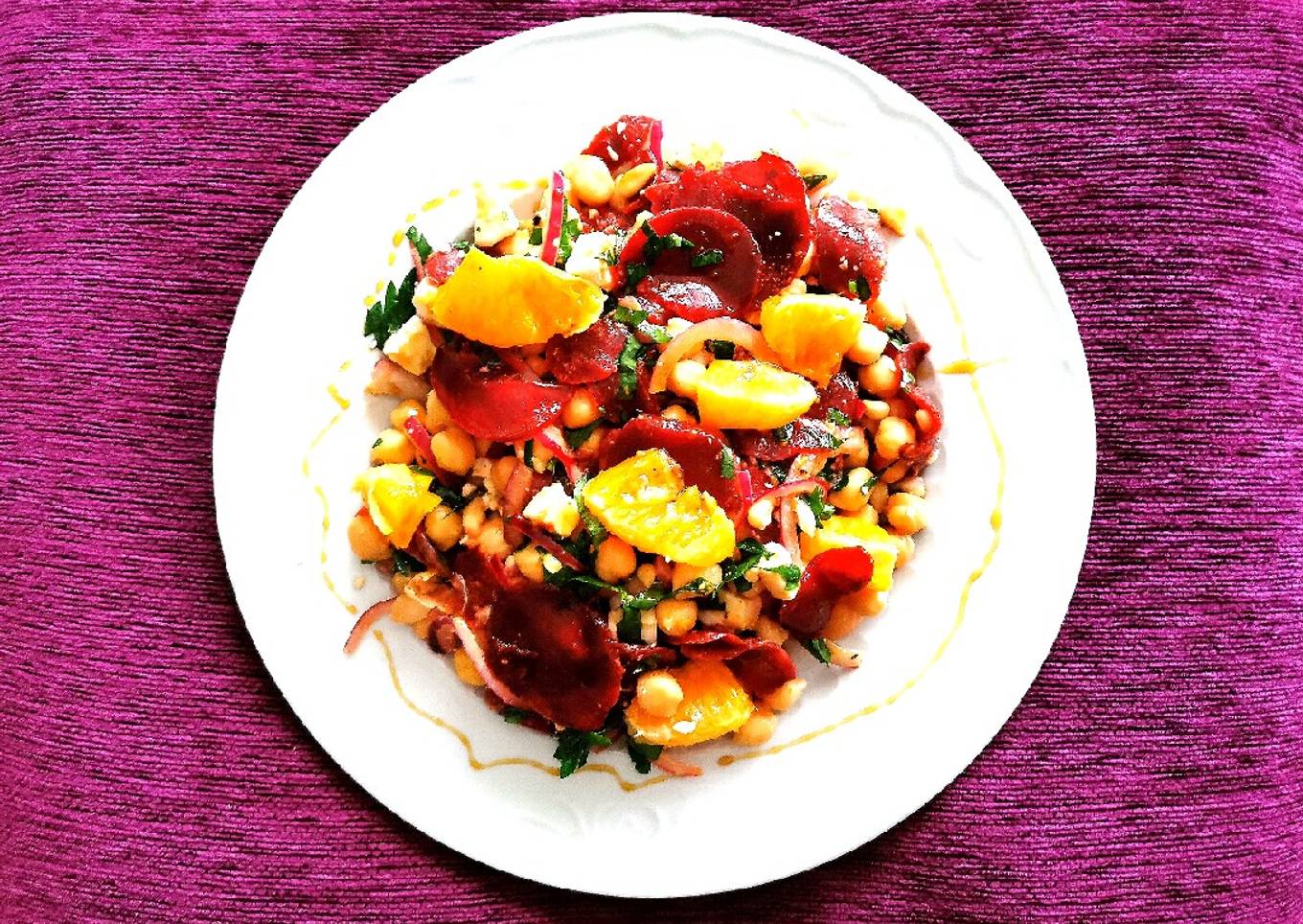 Ensalada de garbanzos, remolacha y naranja