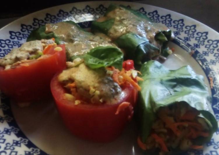 Tomates rellenos y panqueques de acelga crudiveganos