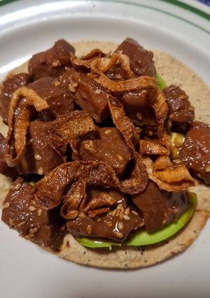 Una foto de Tostadas de atún fresco
