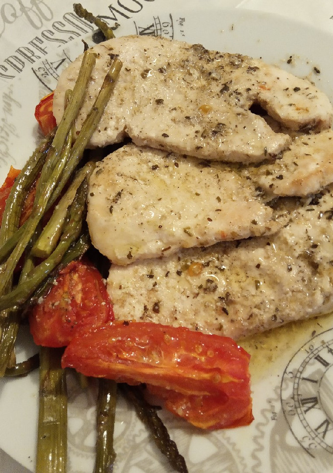 Una foto de Filetes de pavo al horno con verduras