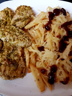 A picture of My Grilled Chicken with Pesto sauce and cheesy chips. 😙.