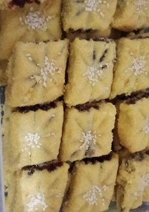 A picture of Traditional Eastern Baked Maqrout.