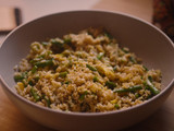 Receta exprés de arroz integral con verduras y gambas