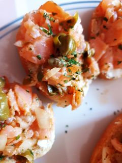 Une photo de Tartare de saumon fumé